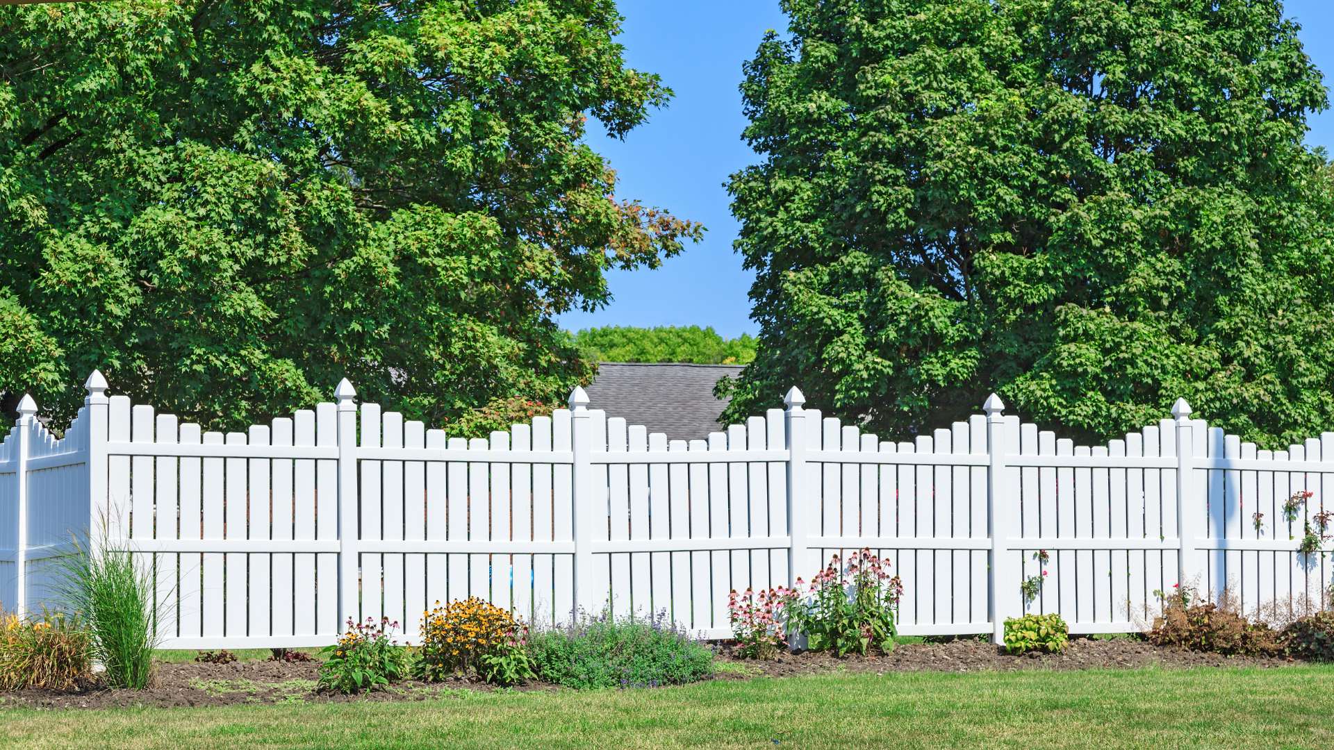 vinyl fence repaint prep underway near Blossom Lake in Seminole